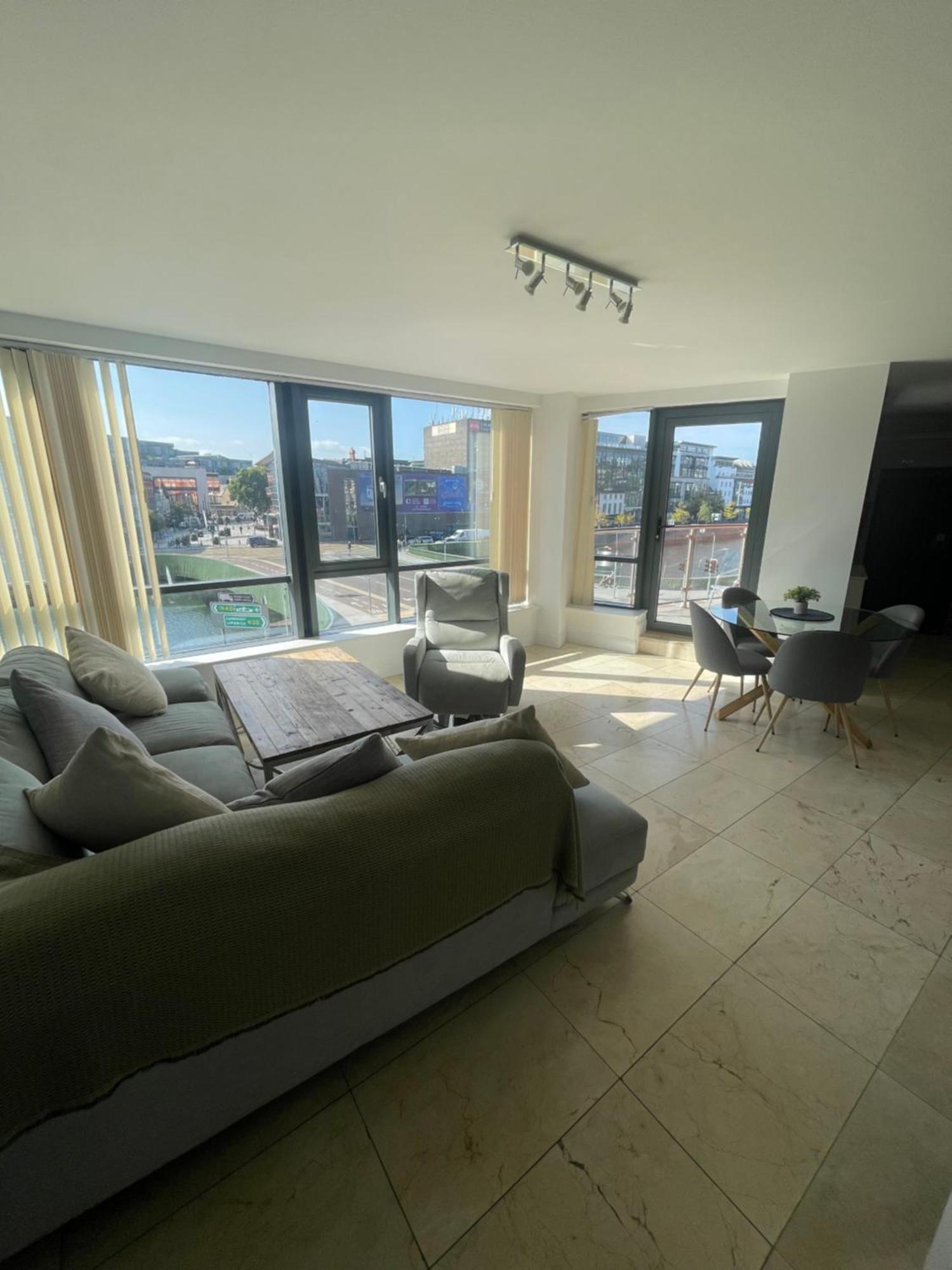 Fabulous And Sunny 2 Bed Apartment, In City Centre Cork Exterior photo