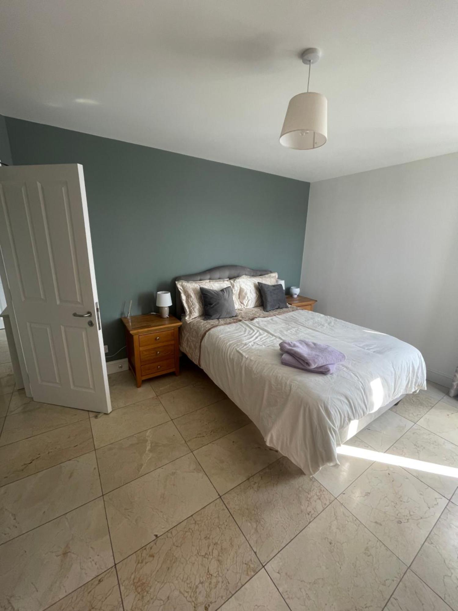 Fabulous And Sunny 2 Bed Apartment, In City Centre Cork Exterior photo