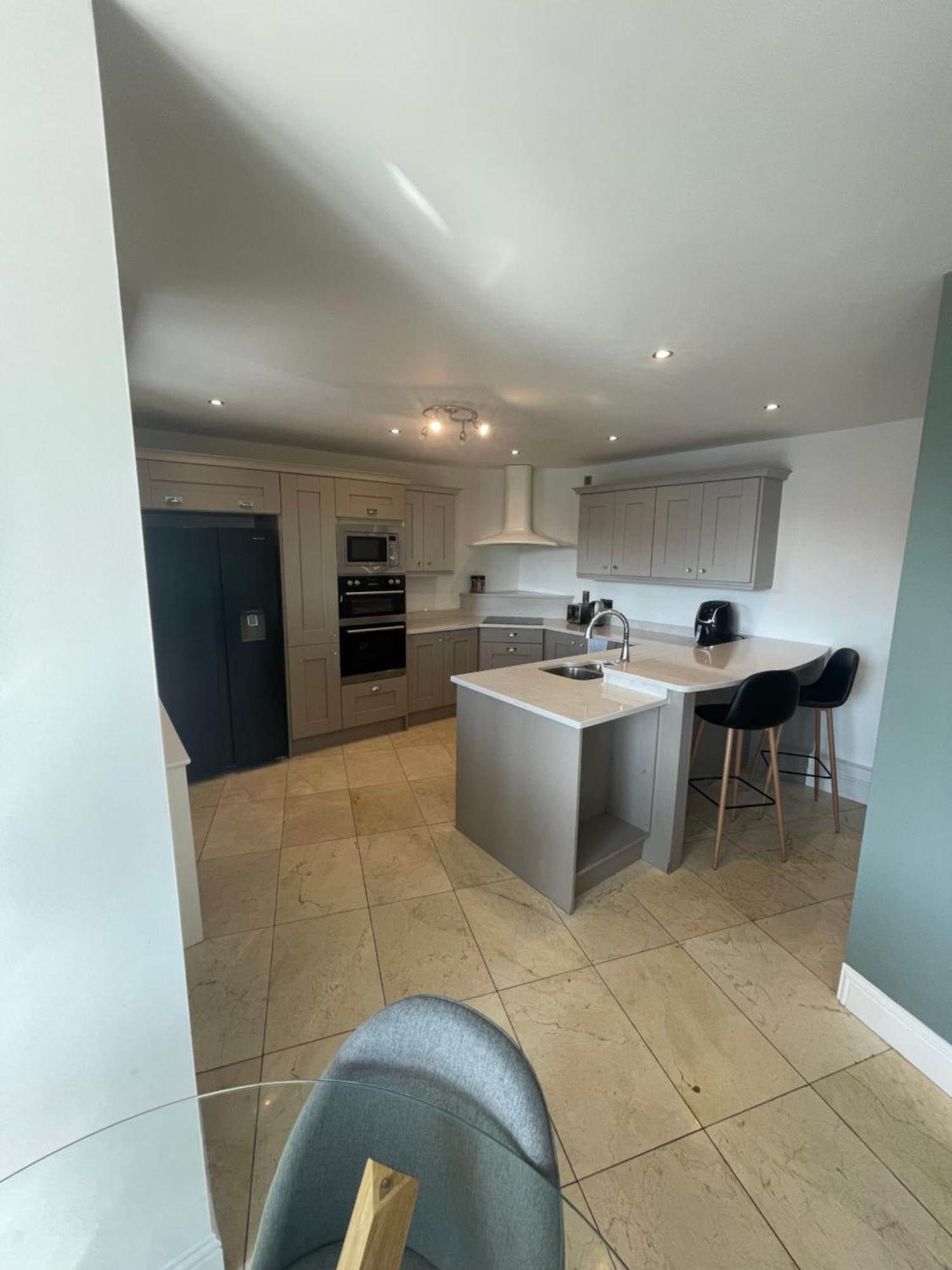 Fabulous And Sunny 2 Bed Apartment, In City Centre Cork Exterior photo