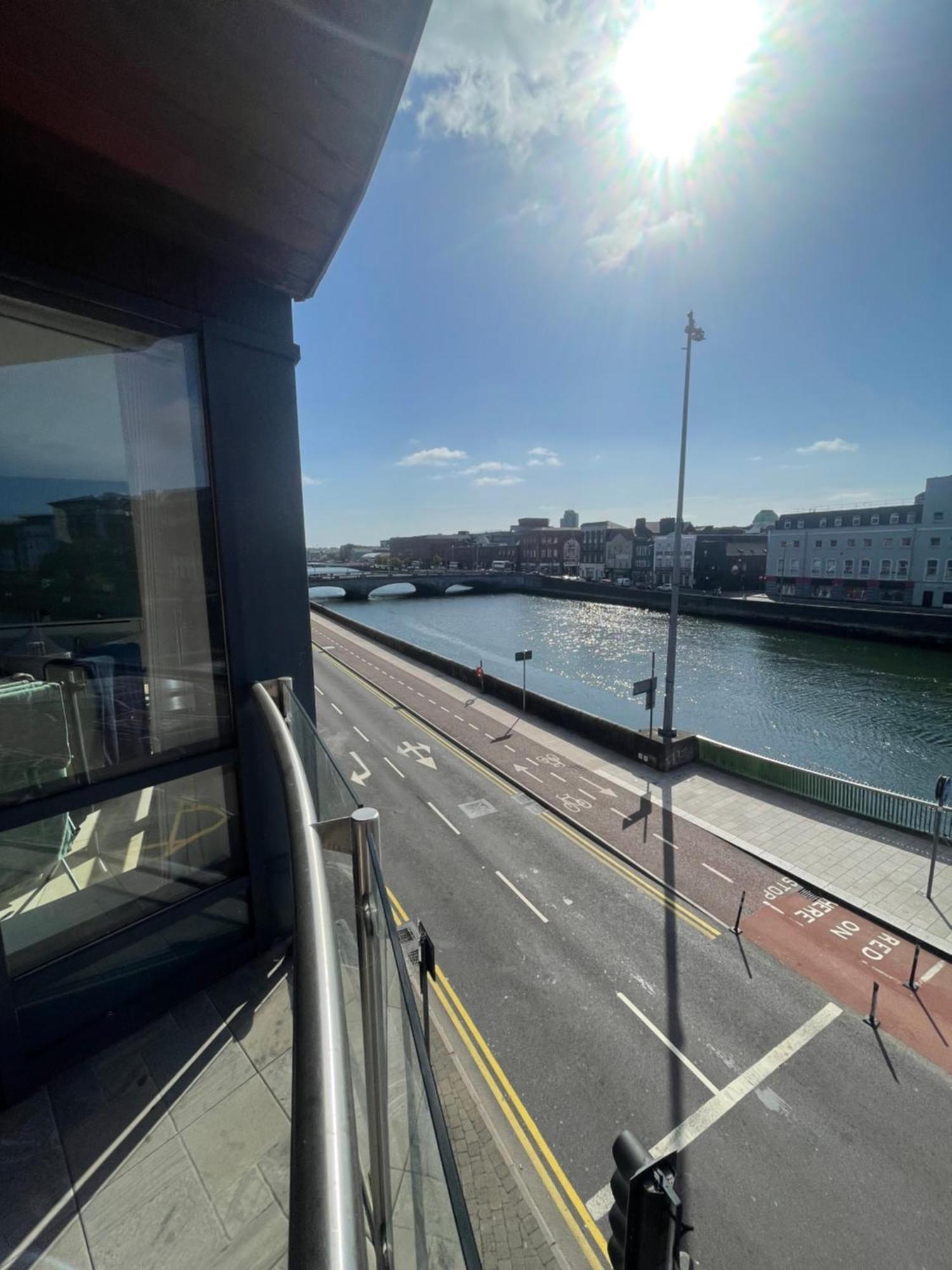 Fabulous And Sunny 2 Bed Apartment, In City Centre Cork Exterior photo